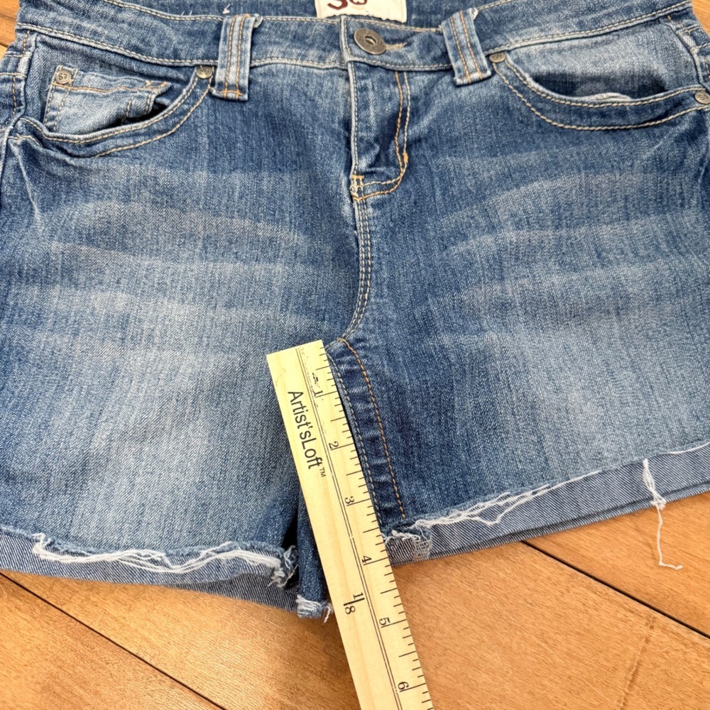 SO Womens Denim Cutoff Shorts Medium Wash Size 9 Summer Indie Vibe - Picture 5 of 6